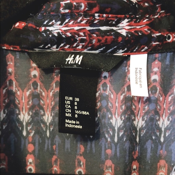 H&M | Sleeveless Button-Up Top - Picture 3 of 6